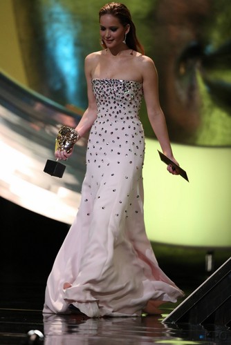  Jennifer attends the 2013 BAFTAs - প্রদর্শনী [10/02/13]