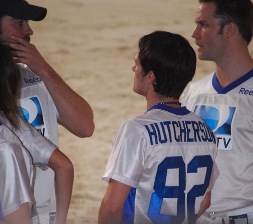  Josh and his teammates during the first quarter of the Celebrity de praia, praia Bowl