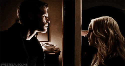  Klaroline AU: Caroline is the one who lures Klaus into his invisible prison at the Gilbert house.