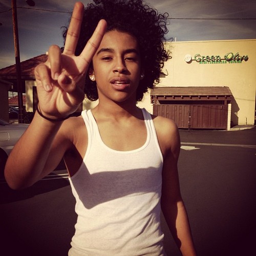  Look at Princetyboo, spreading the peace & pag-ibig you Boo Boo LOL!!!!! XD XO :D ;D :) ;* <33333333