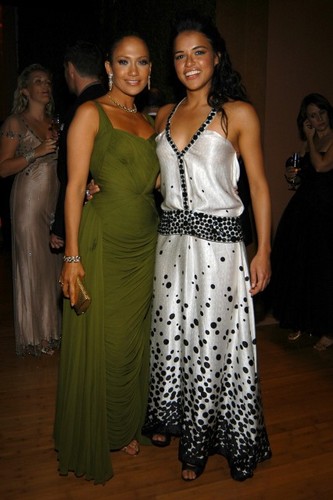  Michelle Rodriguez & Jennifer Lopez - 2006