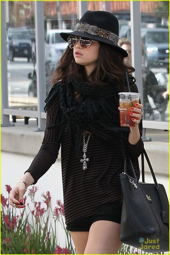 Selena Gomez Panera Bread Pick Up - 02.02.2013 - Los Angeles