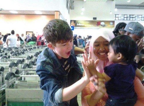  Cutest picture EVER of Greyson Chance with one of his youngest fans!!!!! ♥ - #PapaGreyson