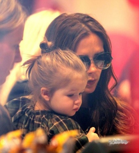  Feb. 13th - NY - Victoria and Harper shoppping for toys