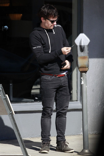  Josh spotted in California with blonde hair (2.20.2013) [HQ]