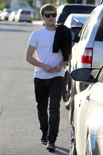  Josh spotted in California with blonde hair (2.20.2013) [HQ]