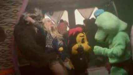  Ke$ha - C'mon {Music Video}