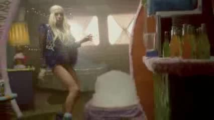  Ke$ha - C'mon {Music Video}