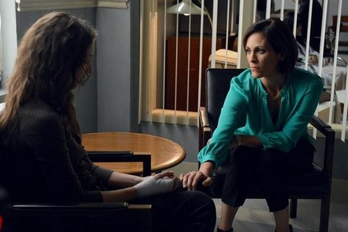  Pretty Little Liars season 3 episode 22 "Will The cercle Be Unbroken?" - promotional photos