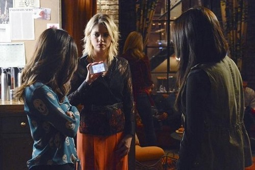 Pretty Little Liars season 3 episode 22 "Will The Circle Be Unbroken?" - promotional photos