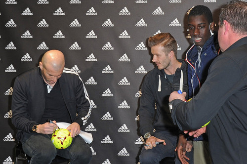  28 2'13 David Beckham - Zidane and Adidas meeting!