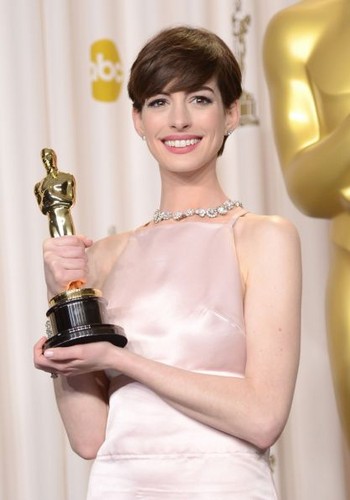  Anne wins an Oscar!!!