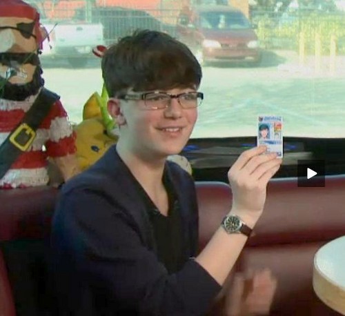  GC showing off his drivers permit♥