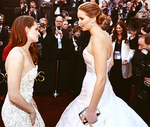  Jennifer Lawrence & Kristen Stewart at the Oscars 2013