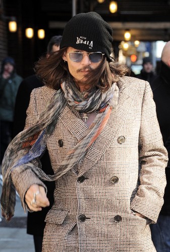  Johnny arriving at the David Letterman دکھائیں