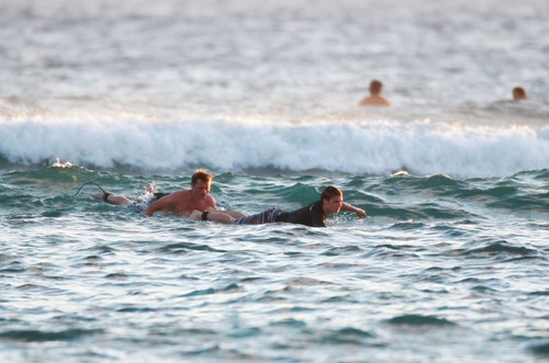  Josh Hutcherson in Hawaii (2/27/2013) [HQ]