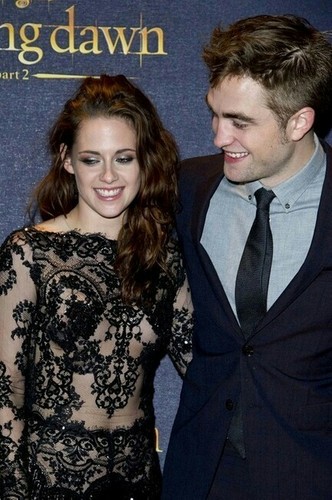  Kristen Stewart and Robert Pattinson