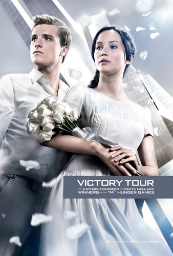  Official Catching 火災, 火 Poster- Katniss and Peeta