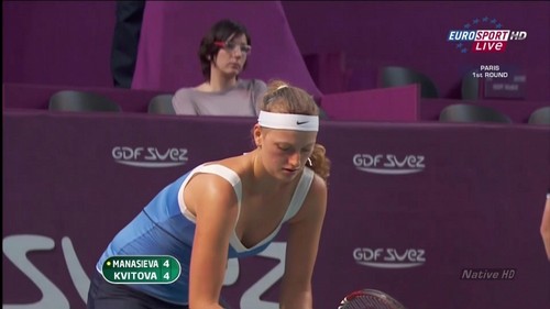  Petra Kvitova haut, retour au début breast.