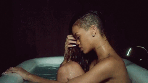  Rihanna in ‘Stay’ Muzik video