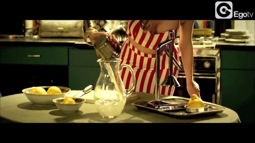  Alexandra Stan- maji ya limau, lemonade {Music Video}