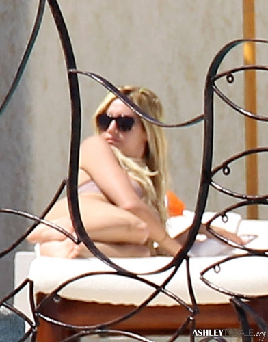  Ashley out in Mexico