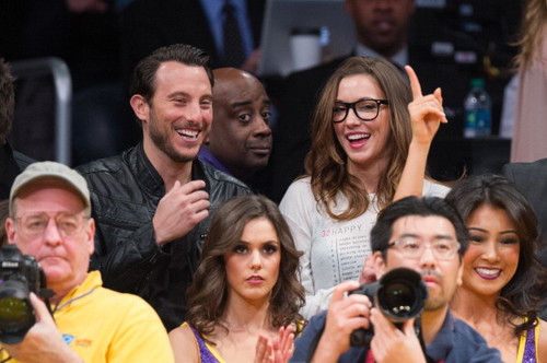  selebriti At The Lakers Game - Katie Cassidy (March 8)