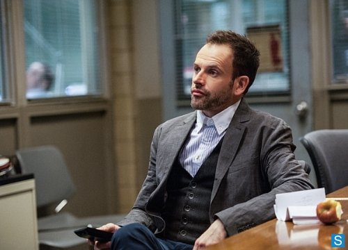  Elementary - Episode 1.18 - Déjà Vu All Over Again - Promotional mga litrato
