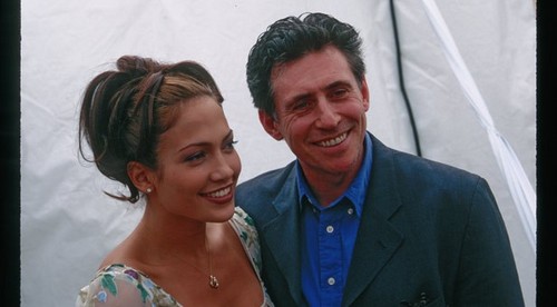  Gabriel Byrne, Jennifer Lopez 1997