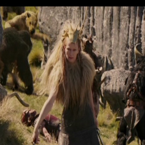  Jadis reaches for a sword after her wand is broken.
