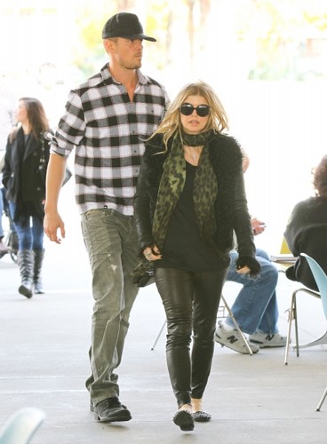  Josh & Fergie out in Santa Monica