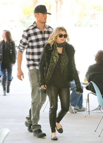  Josh & Fergie out in Santa Monica