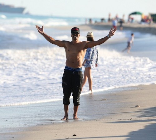  Shemar Moore Relaxes in Miami