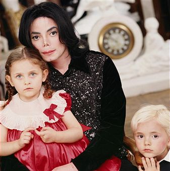  The Jackson Family At Neverland Ranch Back In 2002