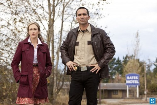  Bates Motel - Episode 1.02 - Nice Town te Picked, Norma - Promotional foto