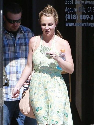  Britney out in Thousand Oaks