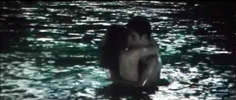  Edward & Bella (Midnight Swim scene)