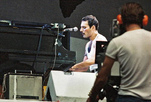  Freddie backstage Aid