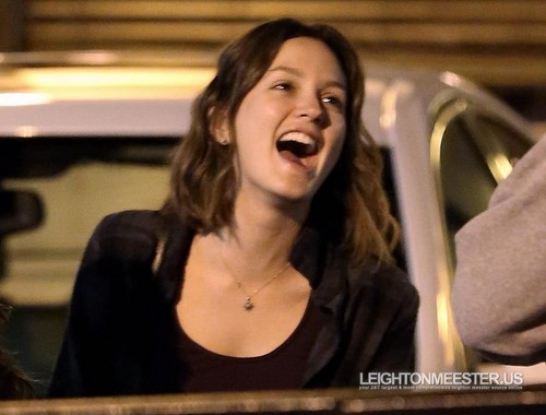 Leighton Meester after cena with friends