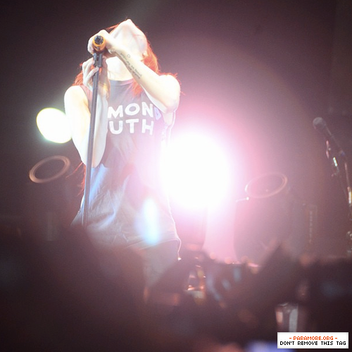  প্যারামোর live at Mall of Asia Arena, Manila, Philiphines 15022013