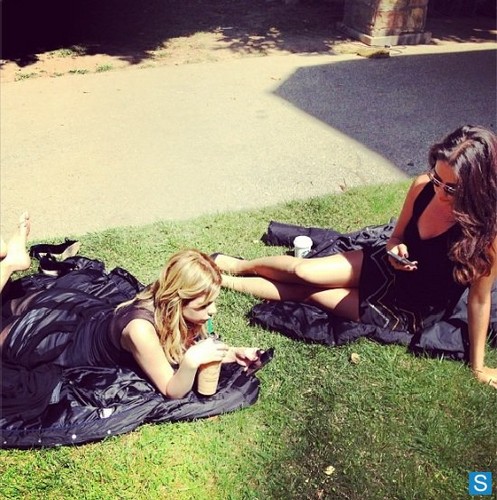  Pretty Little Liars - Episode 4.01 - 'A' is for A-l-i-v-e - Various BTS immagini