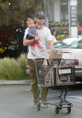  Chris Hemsworth and His Daughter