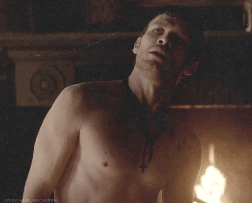  Klaus Mikaelson + 4.18 “American Gothic”.