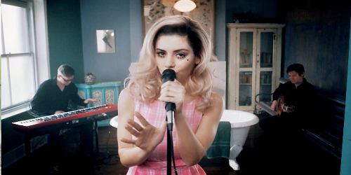 Marina and the Diamonds -Welsh Singer