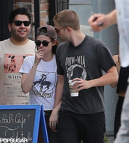  Rob and Kristen out in LA (4th April 2013) with mga kaibigan and holding hands.