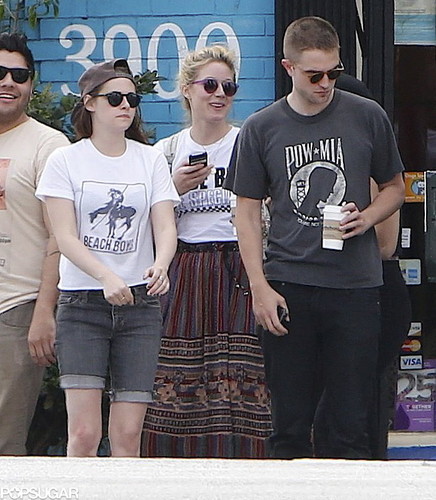  Rob and Kristen out in LA (4th April 2013) with फ्रेंड्स and holding hands.
