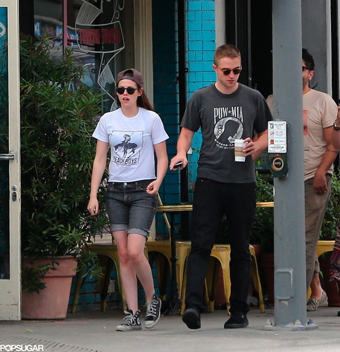 Rob and Kristen out in LA (4th April 2013) with friends and holding hands.