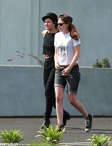  Rob and Kristen out in LA (4th April 2013) with friends and holding hands.