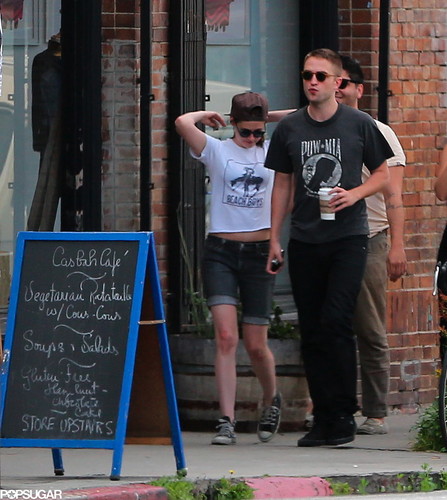 Rob and Kristen out in LA (4th April 2013) with friends and holding hands.