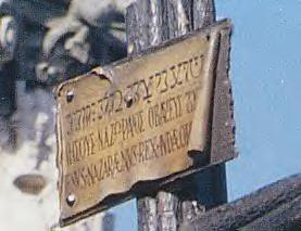  Sign Nailed Above menyeberang, salib